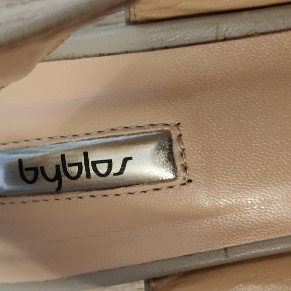 BYBLOS (made in Italy) Beige Ballet Genuine Leather Flats - Picture 9 of 16